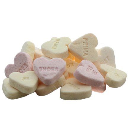 Heerlijk gevulde snoeppot met lieve hartjes als relatiegeschenk