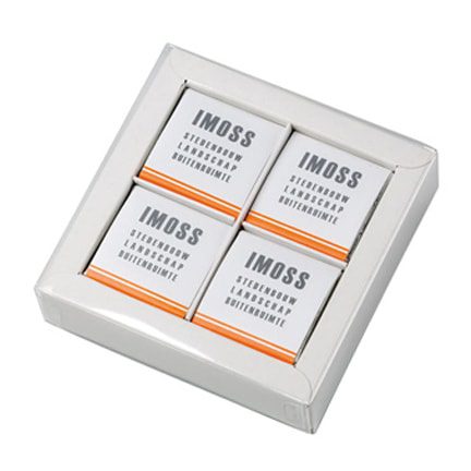 Chocolaatjes met logo in cadeaudoosje