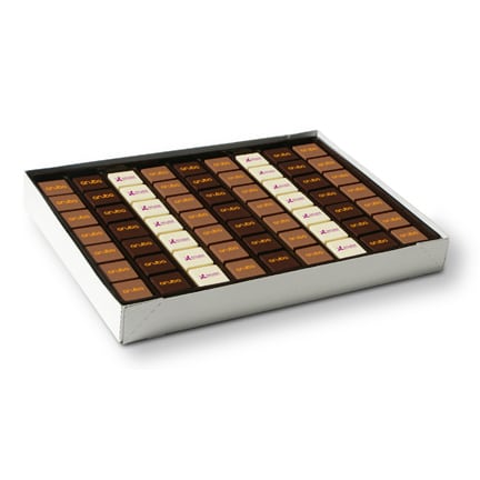 Logobonbons uitdelen tijdens bijeenkomst