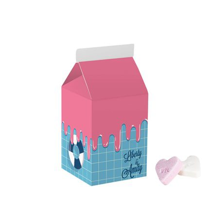 Bedrukt melkpakje met vruchtenhartjes