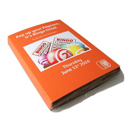 Magnetron popcorn in een bedrukte sleeve