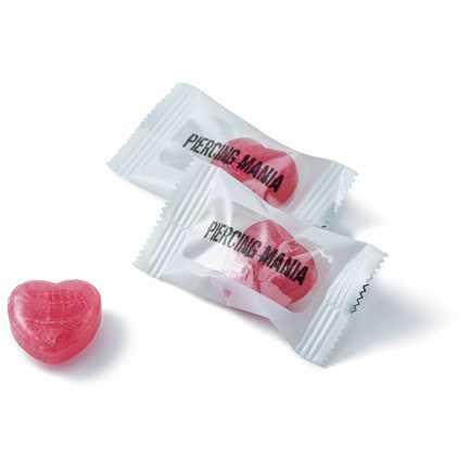 Hartvormig snoepje in bedrukte flowpack